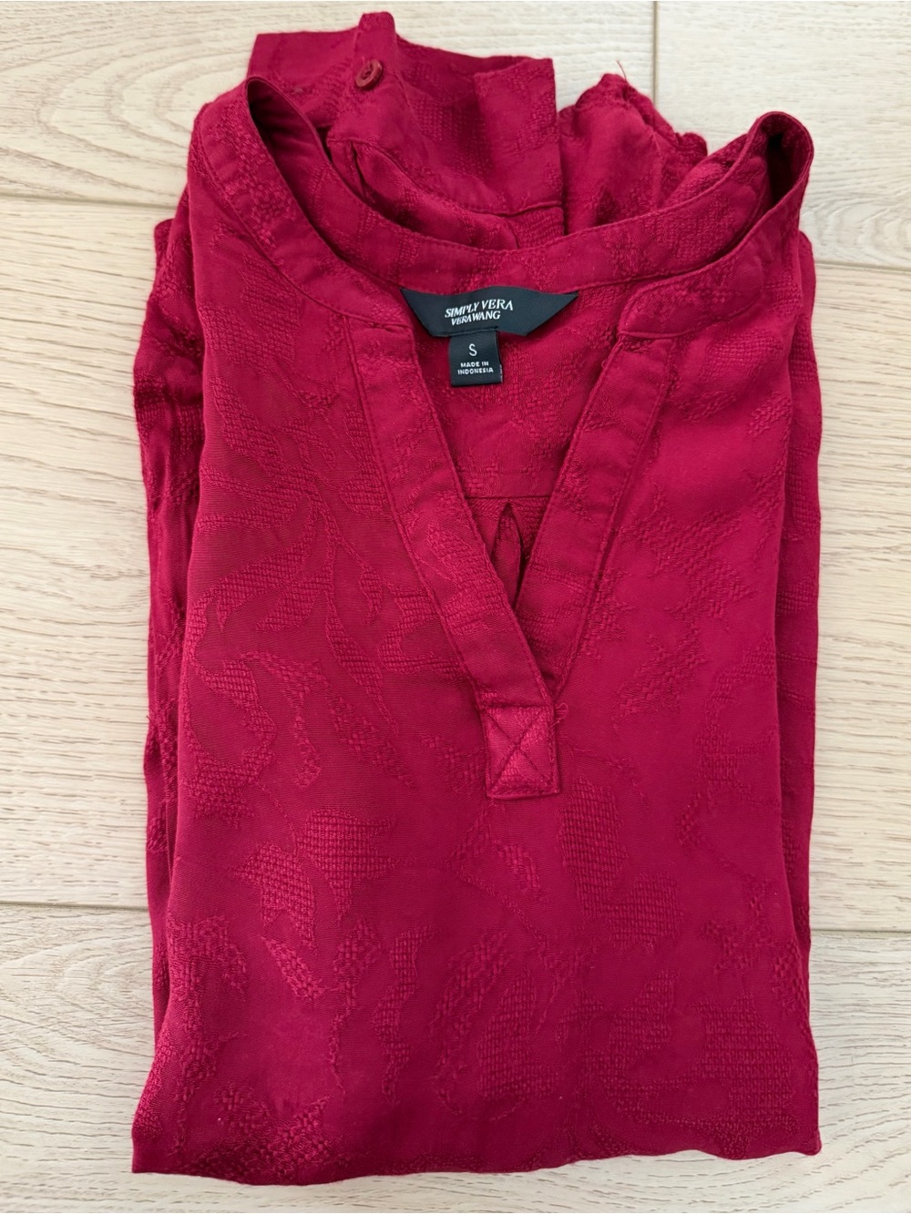Simply Vera Vera Wang women’s Deep Red Textured top